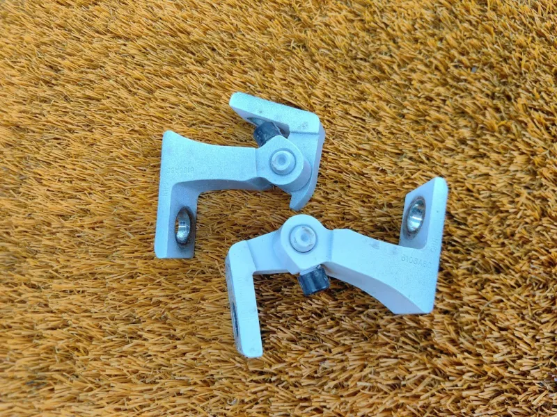 Петля двери