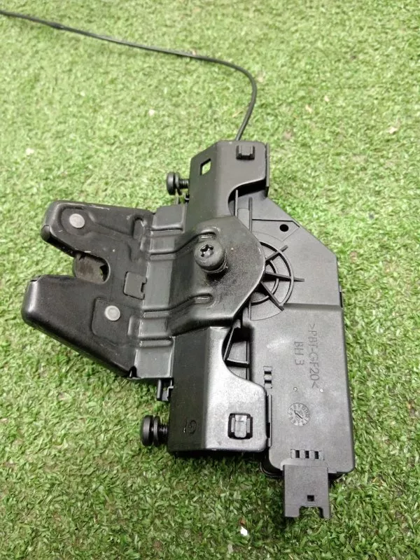 Замок багажника