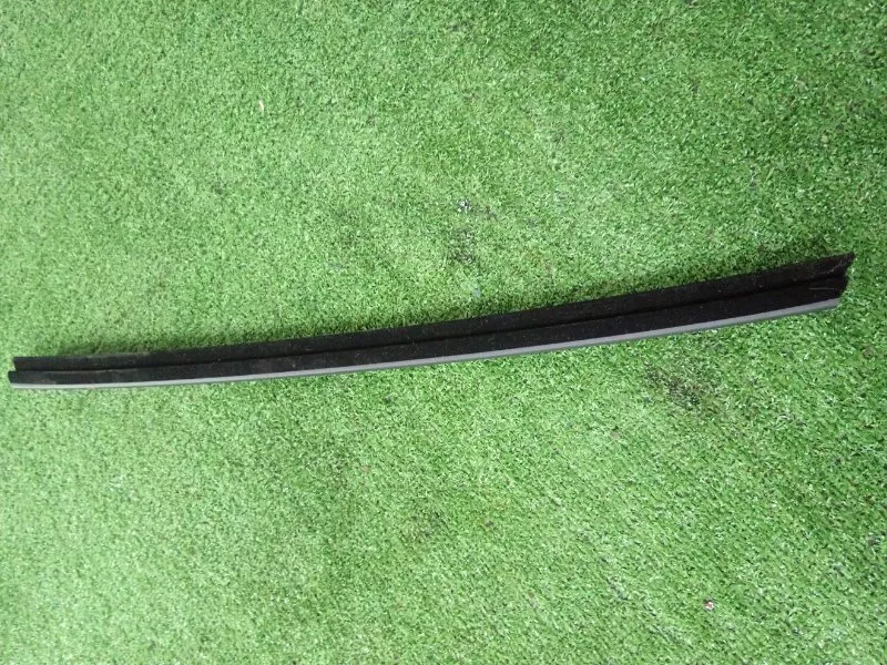 Уплотнитель стекла двери