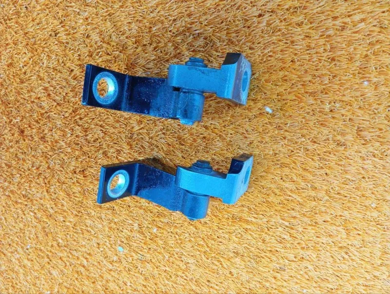 Петля двери