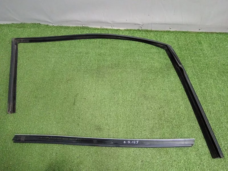 Уплотнитель стекла двери