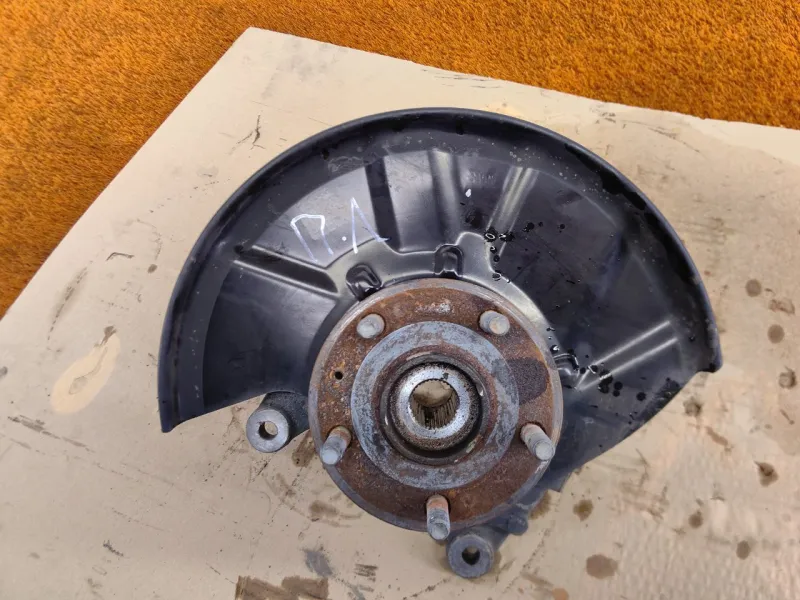 Кулак поворотный