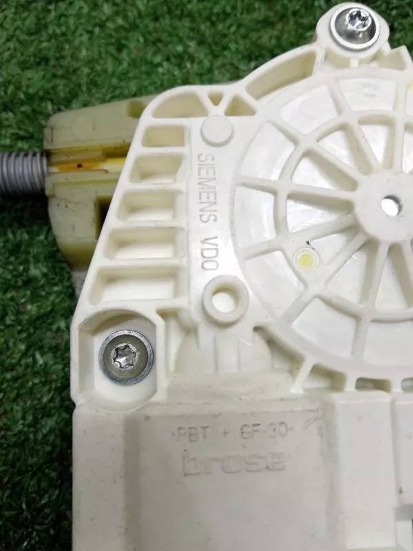 Стеклоподъемник Audi A6 2006 4F0839461B C6, задний левый