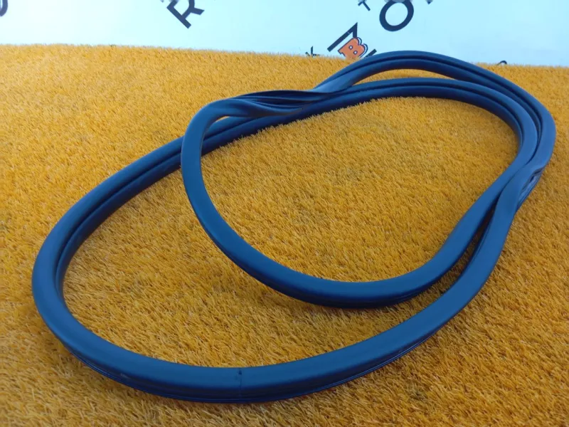 Уплотнитель проема двери