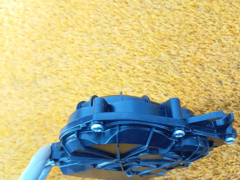 Доводчик двери багажника