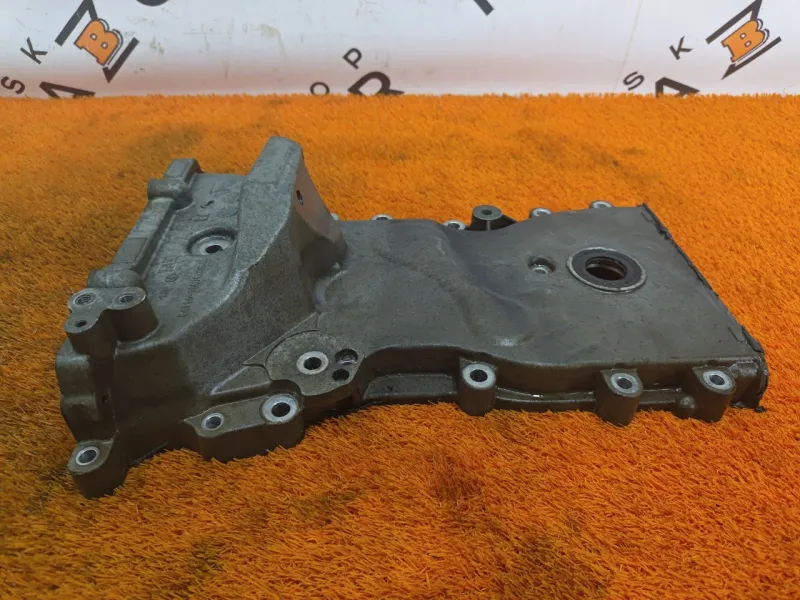 Крышка двигателя передняя