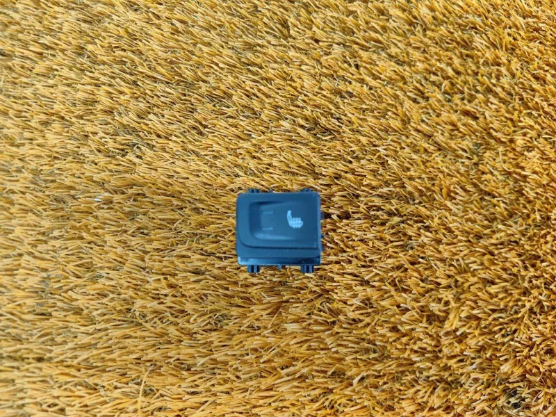 Кнопка обогрева сидений