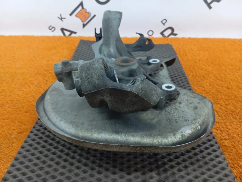 Кулак поворотный