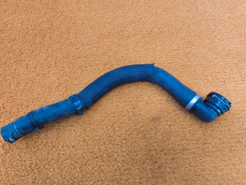 Патрубок радиатора