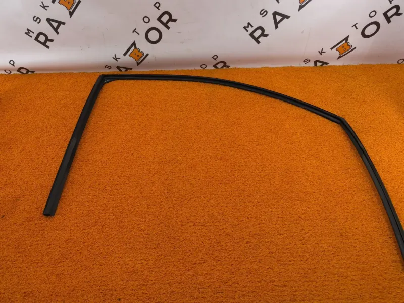 Уплотнитель стекла двери