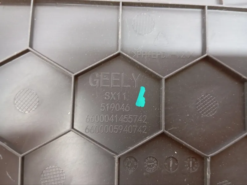 Накладка на торпедо