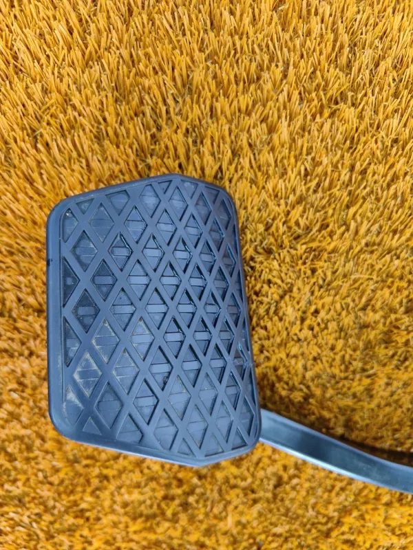 Педаль тормоза