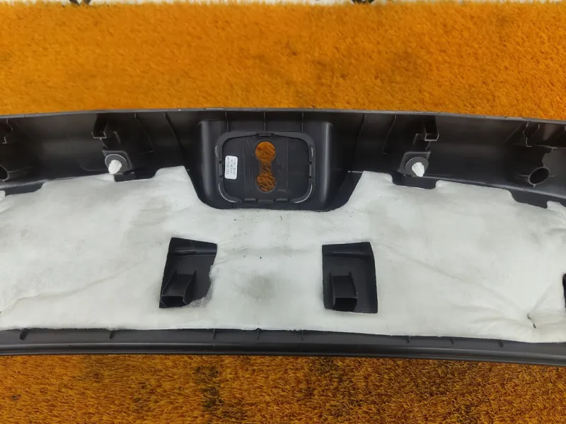 Накладка замка багажника