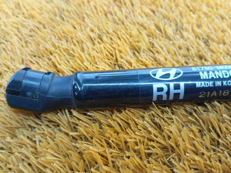 Амортизатор крышки багажника