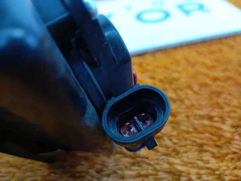 Кнопка открывания багажника