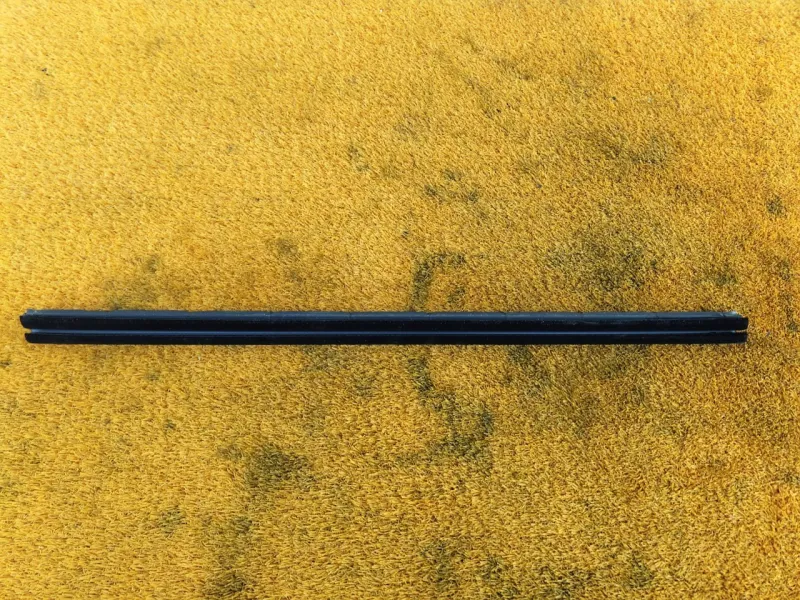 Уплотнитель стекла двери