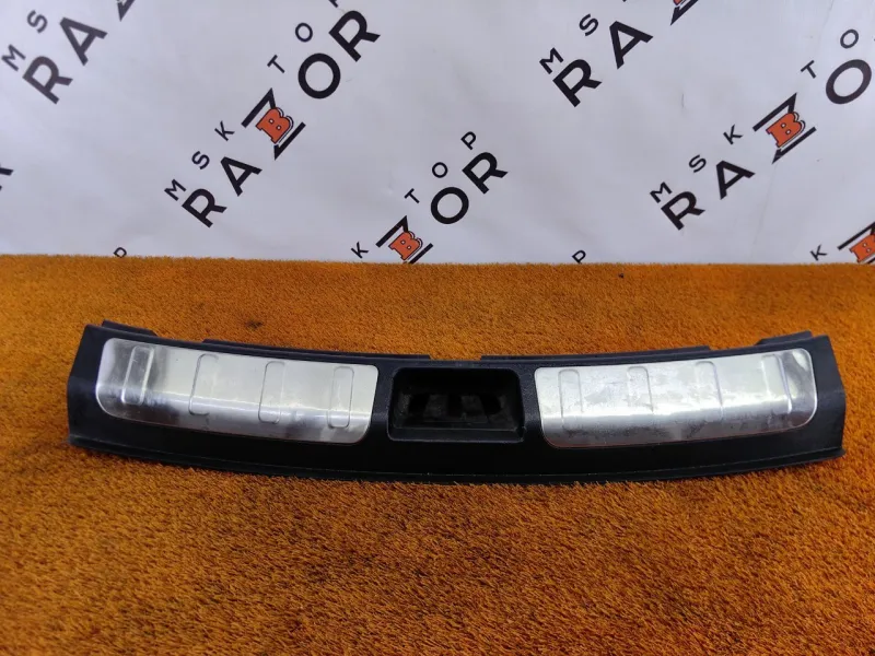 Накладка замка багажника