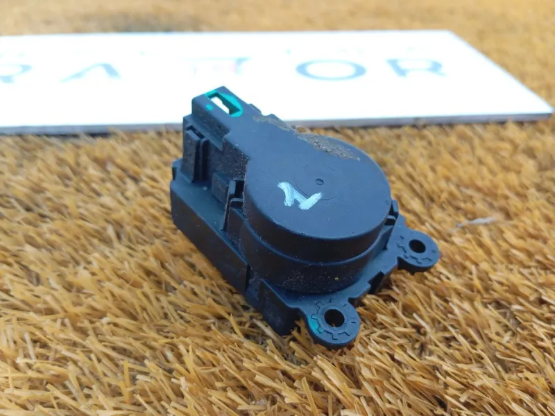 Моторчик заслонки печки