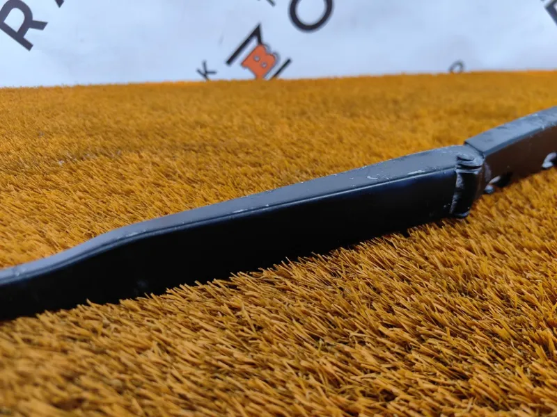 поводок стеклоочистителя