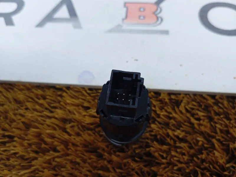 Кнопка запуска двигателя