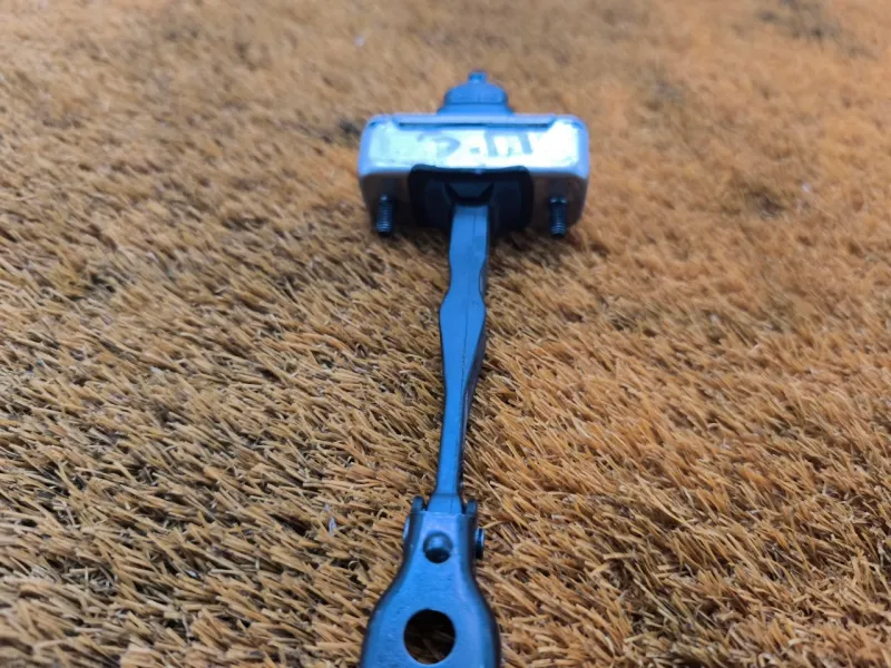 Ограничитель двери