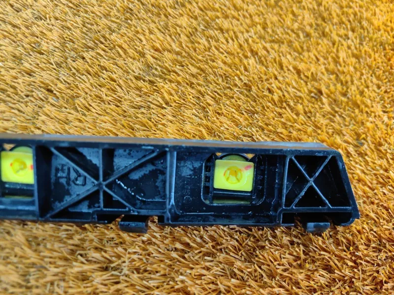 Кронштейн заднего бампера