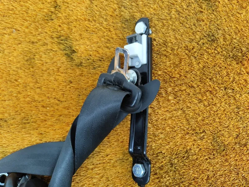 Ремень безопасности