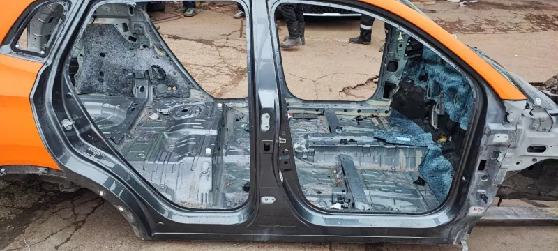 Порог с центральной стойкой