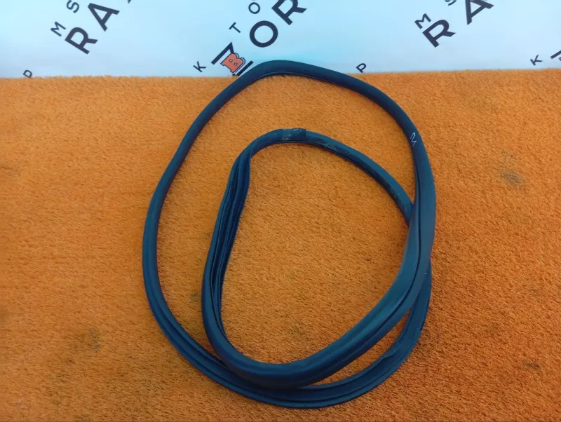 Уплотнитель проема двери