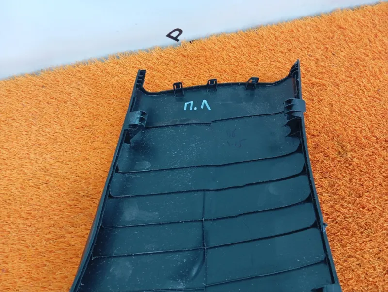 Обшивка центральной стойки