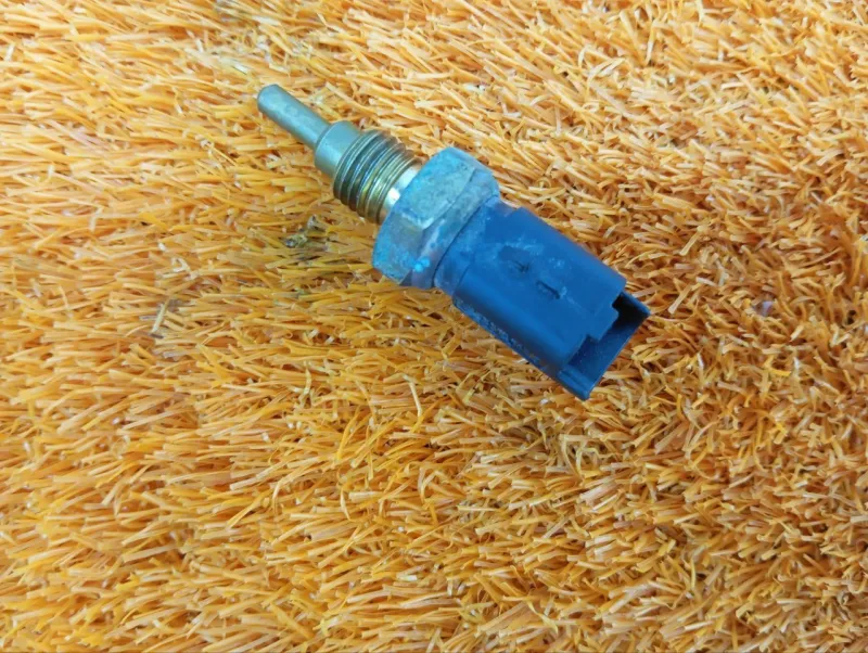 Датчик температуры охлаждающей жидкости