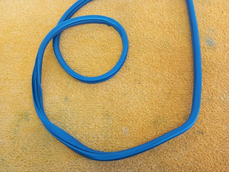 Уплотнитель проема двери