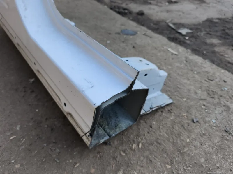 Порог с центральной стойкой