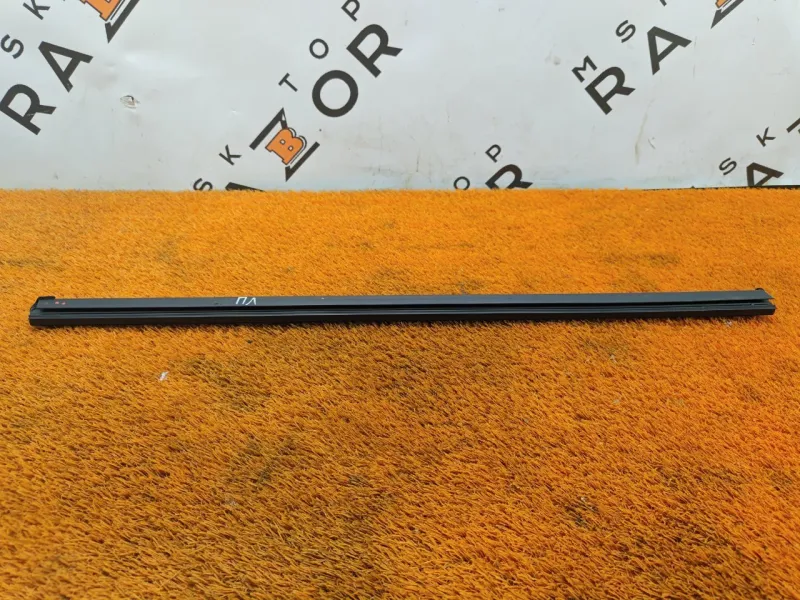 Уплотнитель стекла двери