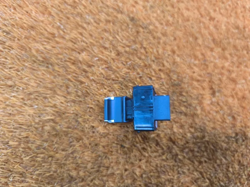 Кнопка стеклоподъемника