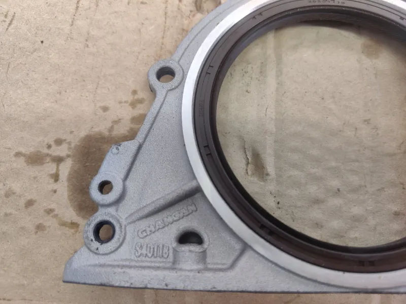 Крышка коленвала