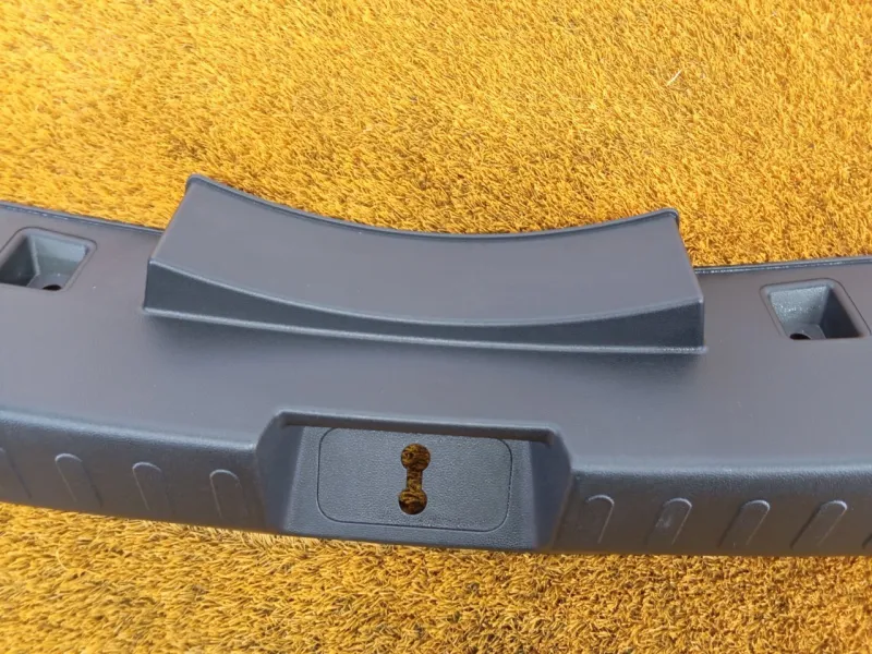 Накладка замка багажника