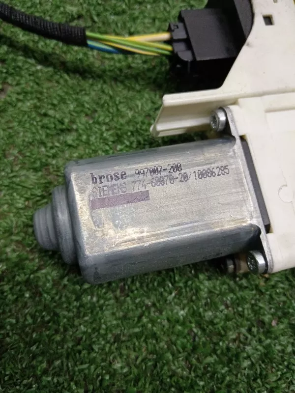 Стеклоподъемник Audi A6 2006 4F0839461B C6, задний левый