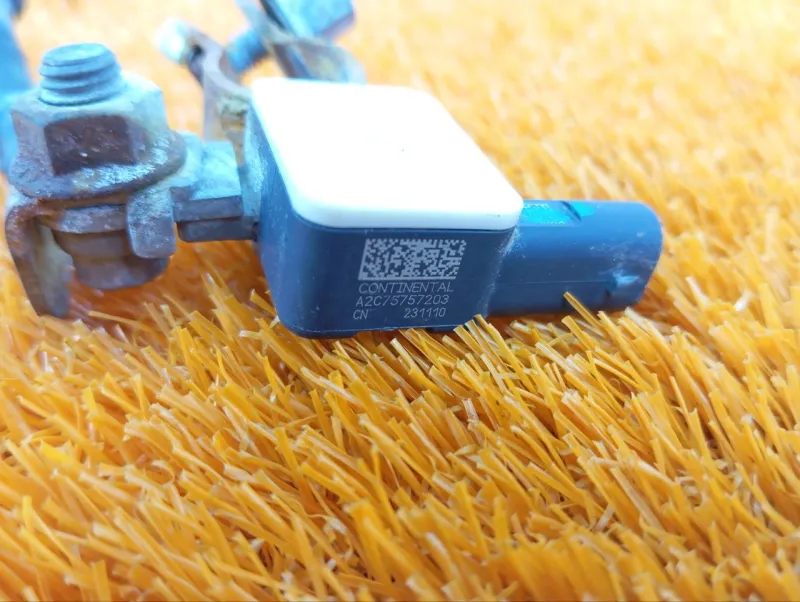 Клемма аккумулятора