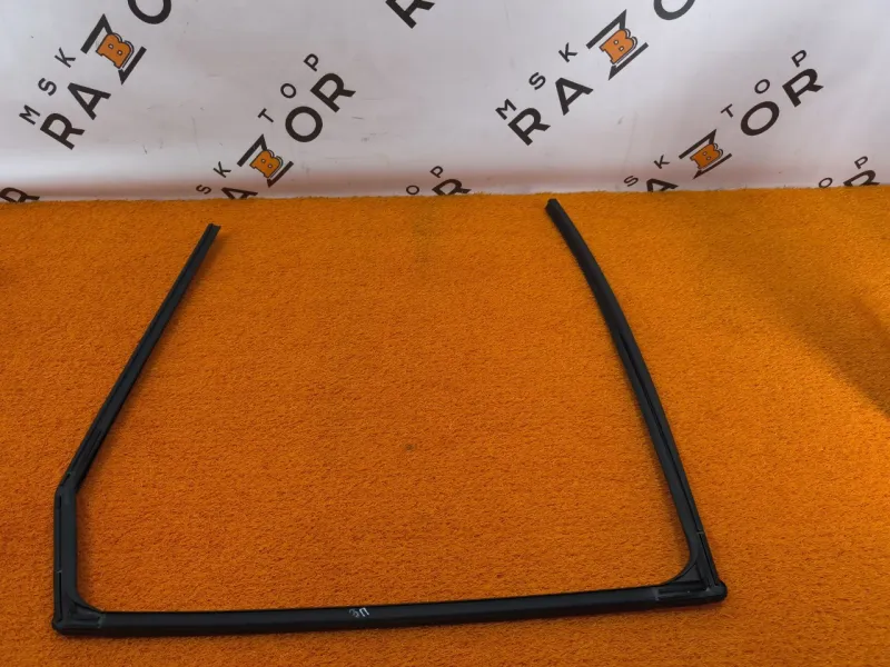 Уплотнитель стекла двери