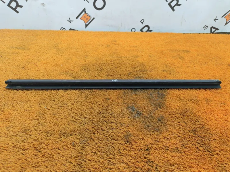 Уплотнитель стекла двери