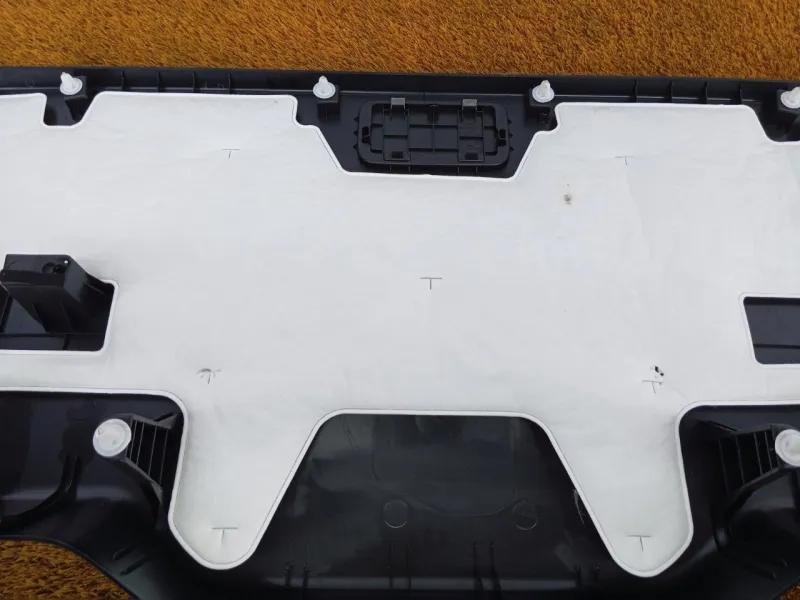 Обшивка двери багажника