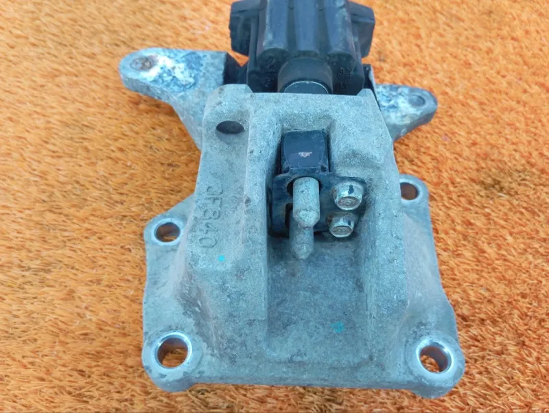 Подушка двигателя