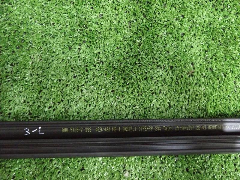 Уплотнитель стекла двери