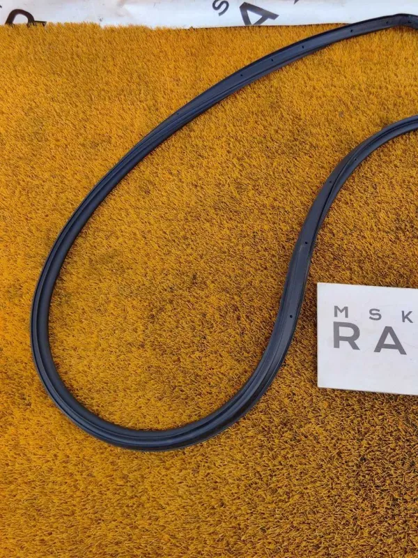 Уплотнитель двери