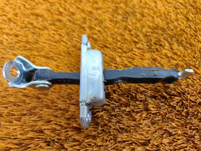 Ограничитель двери