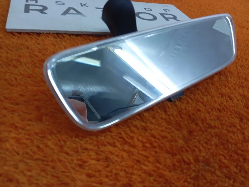 Зеркало заднего вида