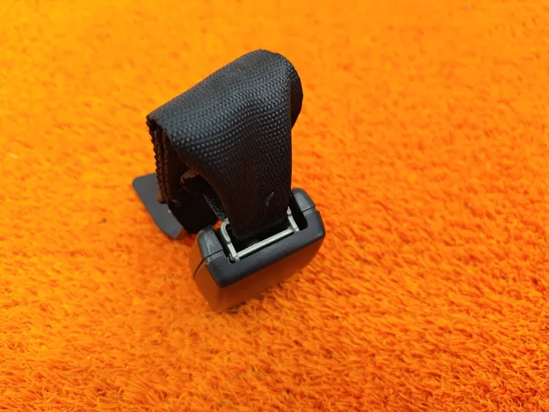 Ответная часть ремня безопасности