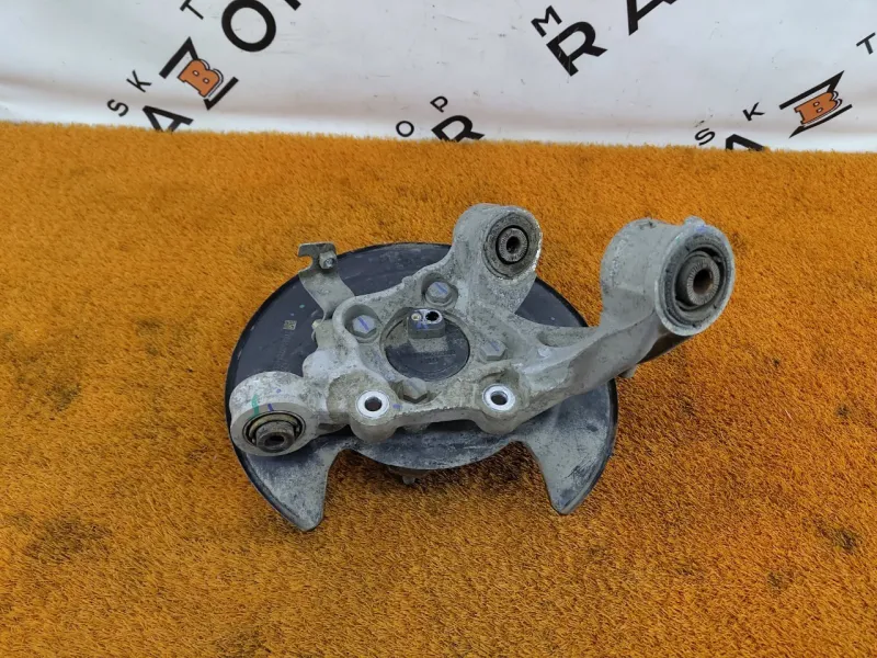 Кулак поворотный