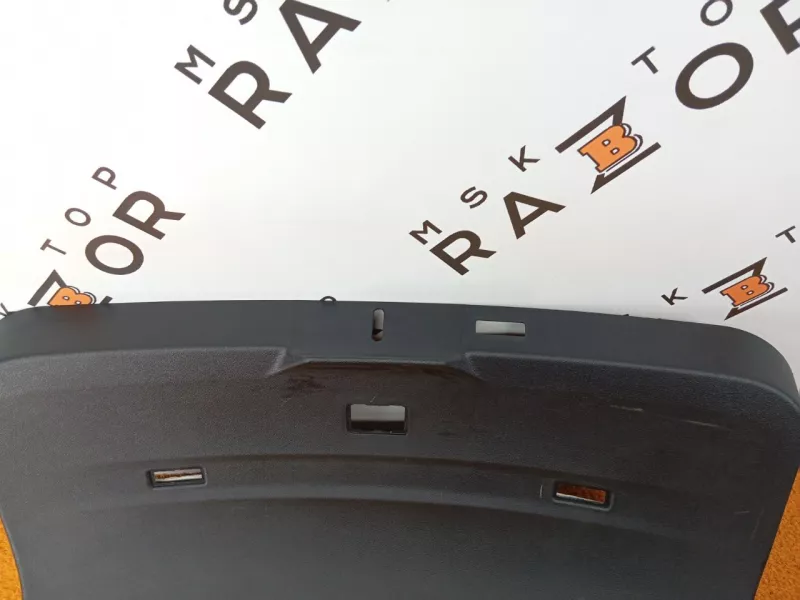 Обшивка двери багажника